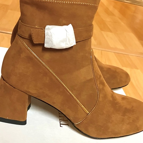Things II Come Faux Suede Block Heel Ankle Boots/Tan Suede/Gold Accents/Size 7.5 - Picture 5 of 10